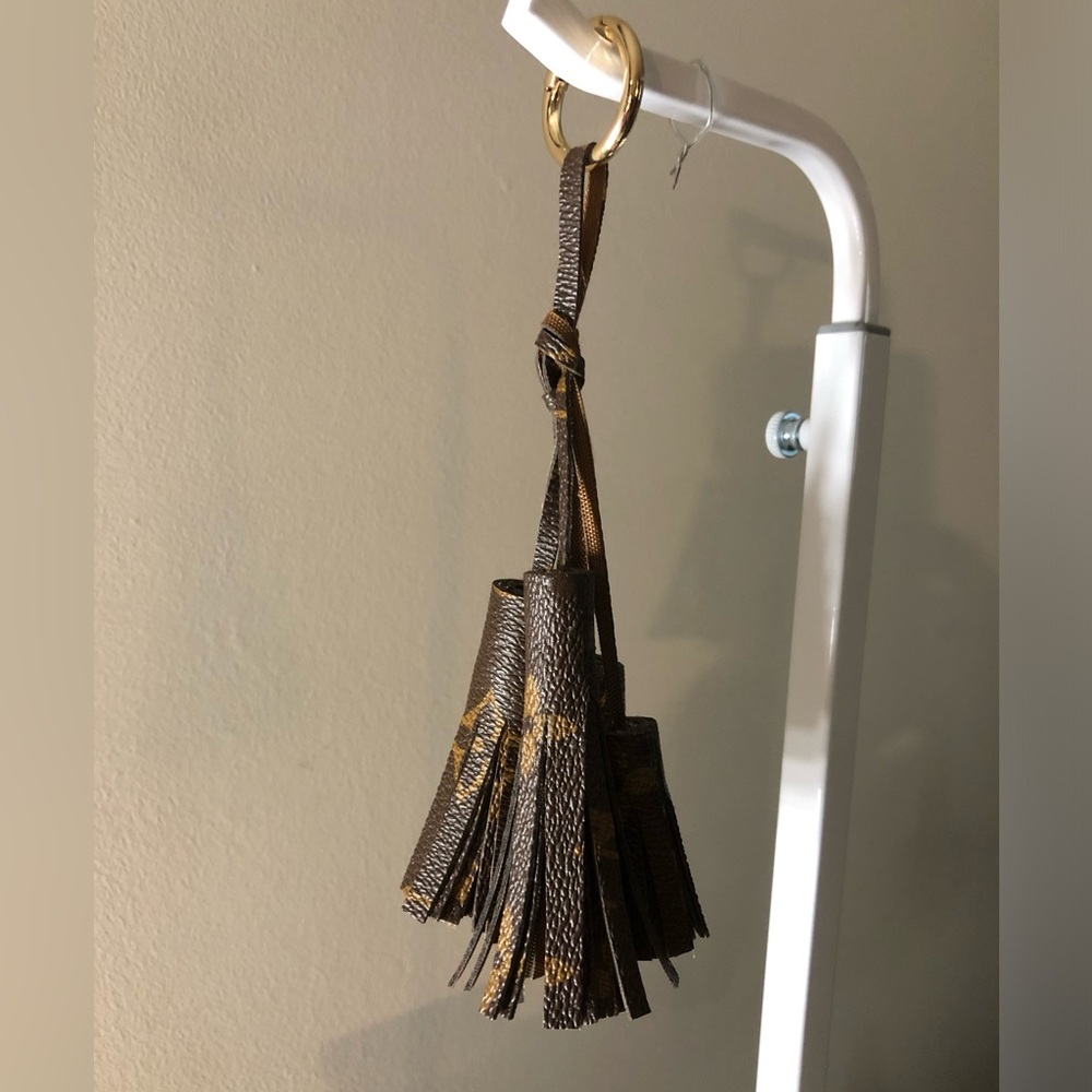 Designer Inspired Leather Tassel Keychain - Picture 3 of 5